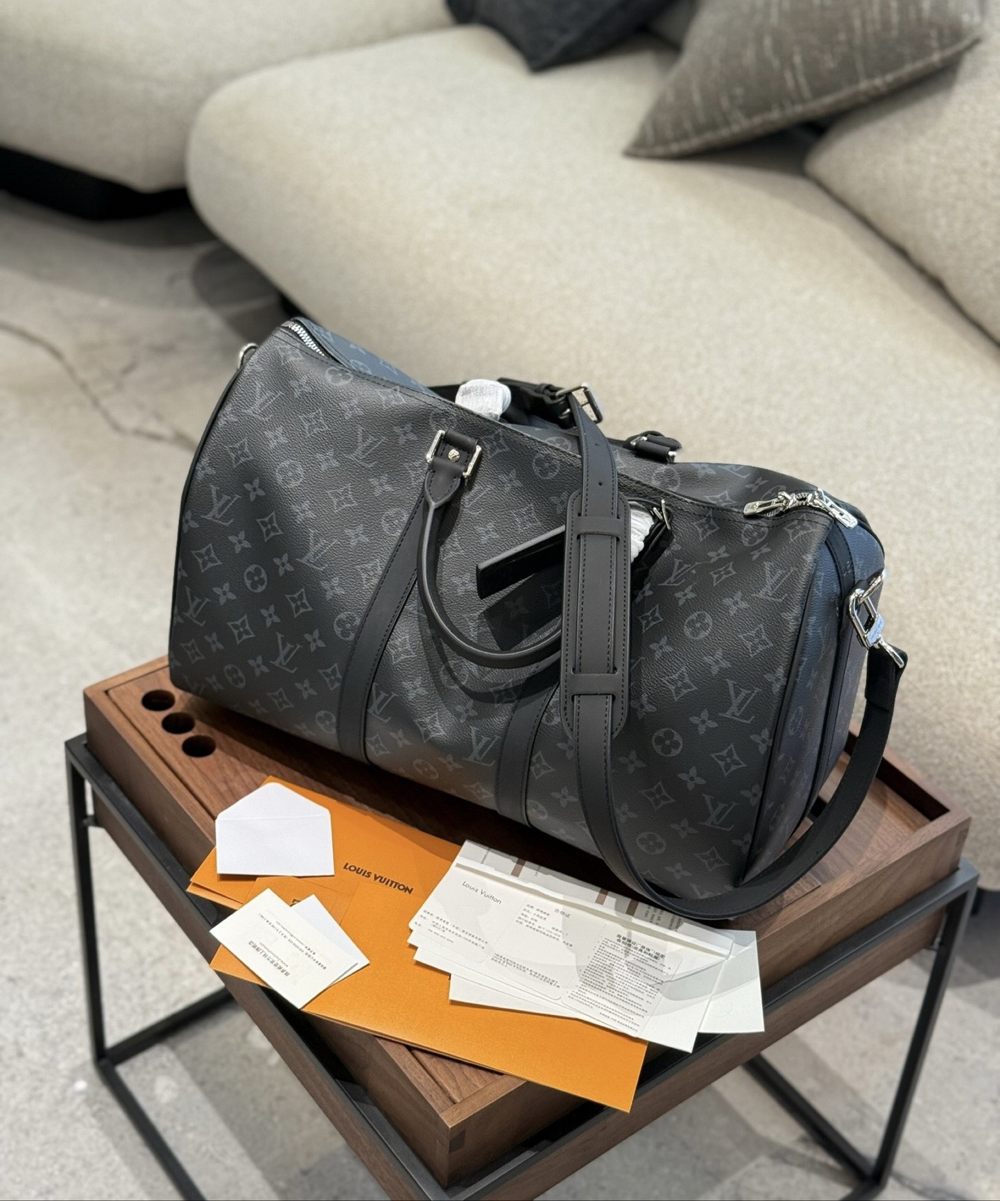 Túi trống du lịch Louis Vuitton LV Đen họa tiết hoa vân logo LV full size 50cm Like Auth Fullbox phụ kiện PLD